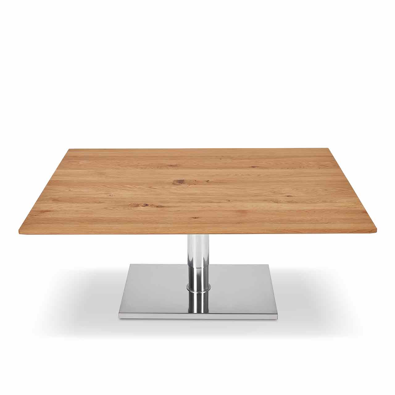 Ronald Schmitt – Couchtisch Duett K 536 | Tischplatte Wildeiche Natur, Sockel Edelstahl geschliffen, unten Couchtisch mit rechteckiger heller Holz-Tischplatte auf Edelstahl-Bodenplatte. Tisch runtergefahren.