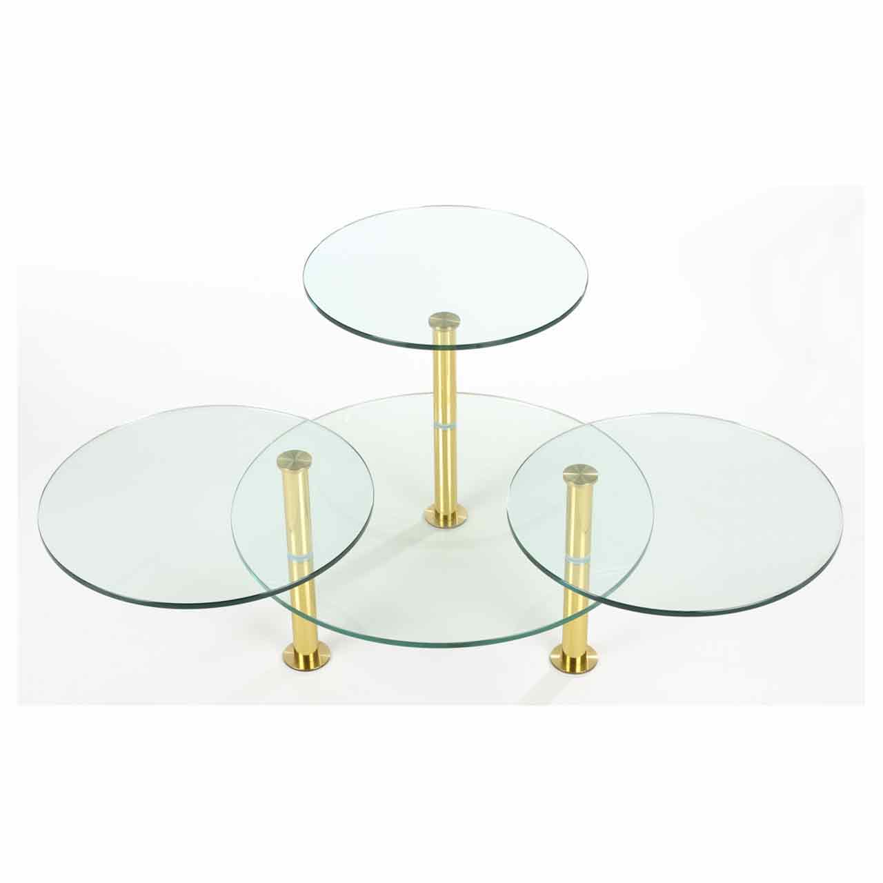 Ronald Schmitt - K 75 Gironda Couchtisch Glas und Messing Couchtisch mit vier runden Tischplatten, davon eine größere unten und drei kleinere weiter oben. Das Gestell ist rötlich schimmernd.