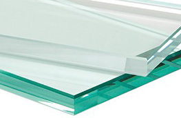 Optiwhite Floatglas Oben Optiwhite und unten Floatglas. Das Floatglas schimmert an den Rändern leicht grünlich
