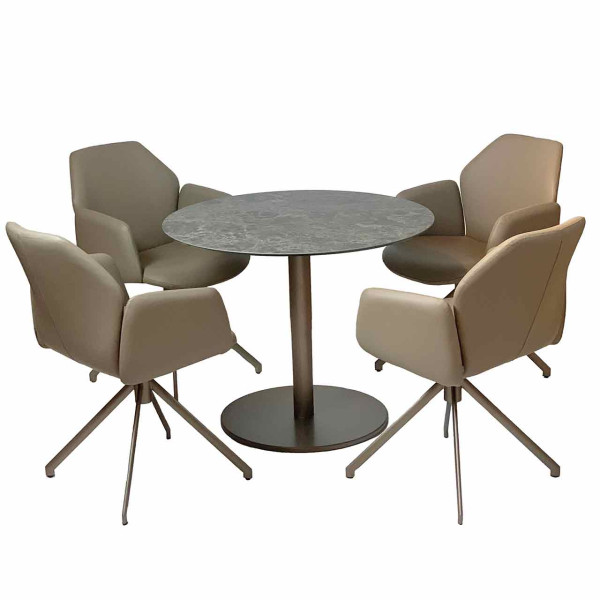 Ronald Schmitt – Bistrotisch P590 rund | Tischplatte Keramik Marmor dunkel, Gestell Bodenplatte Bronze kombiniert mit Stuhl CELLO